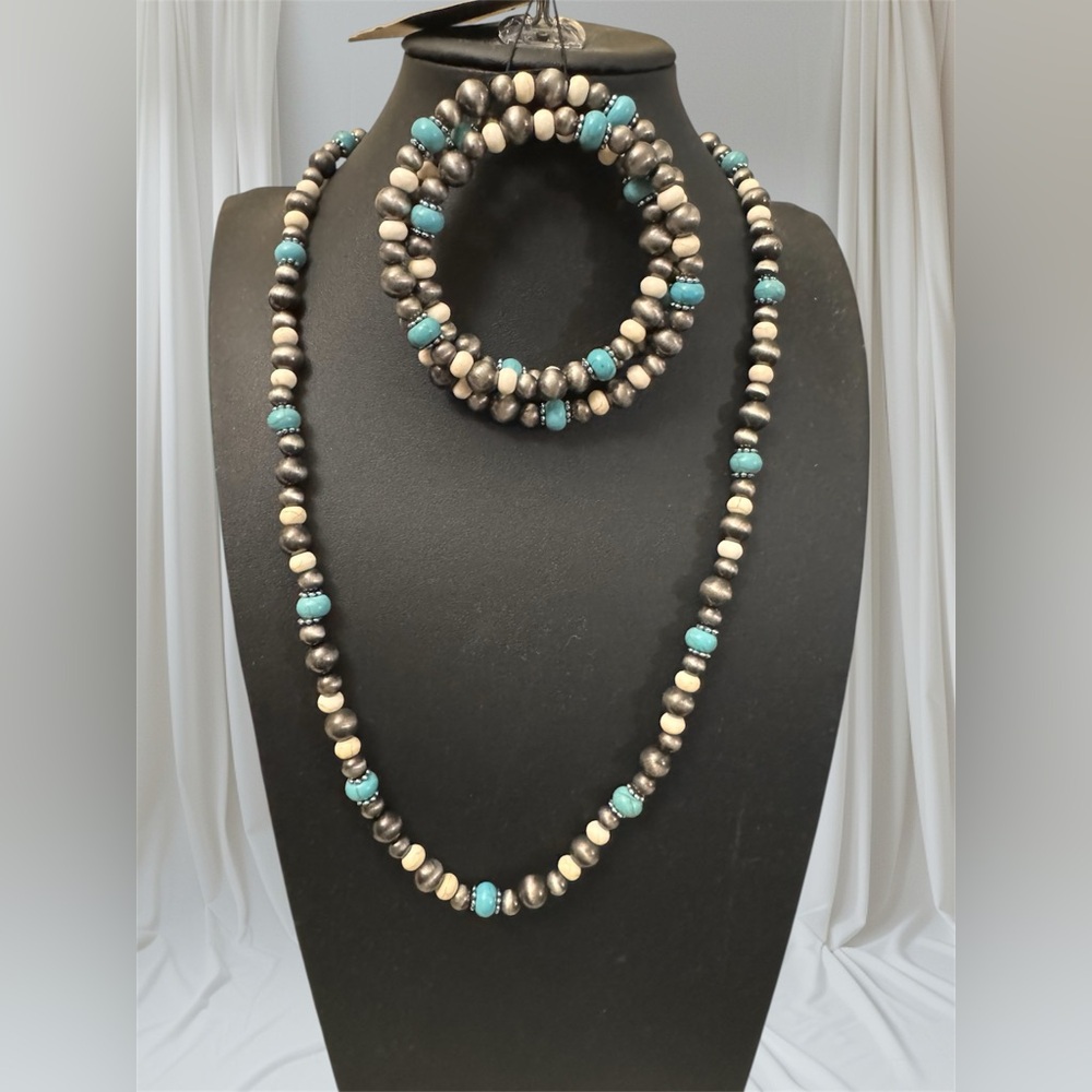 Elegant Beaded Necklace and Bracelet Set